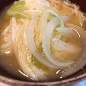 キャベツと玉ねぎとそうめんのお味噌汁